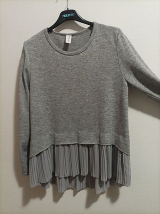 Maglia grigia con balza plissettata