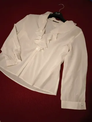 Blusa italiana de seda marfil con volantes