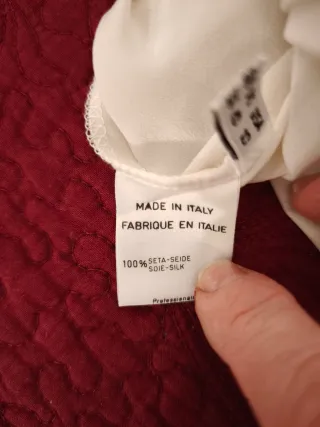 Blusa italiana de seda marfil con volantes