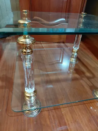 NEGOCIABLE....Mesa de centro cristal y metal dorad