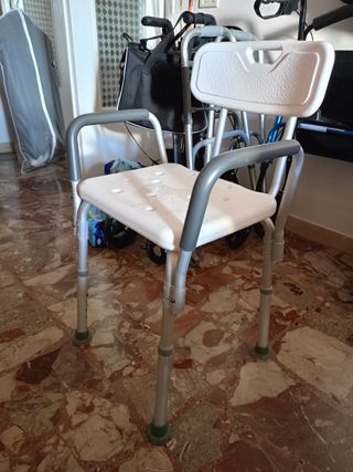 Sedia per doccia con schienale e braccioli