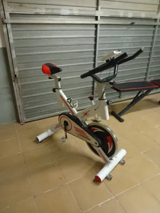 Máquinas de gimnasio y accesorios