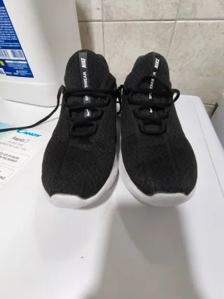 Zapatillas Nike Running Mujer AA2185 Negras Blanca