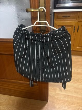 Falda negra con rayas blancas Talla L