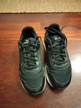 Zapatillas Puma niña negras y blancas