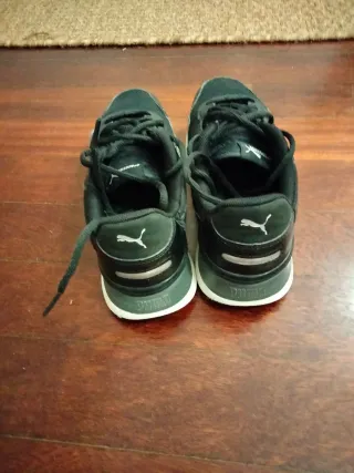 Zapatillas Puma niña negras y blancas