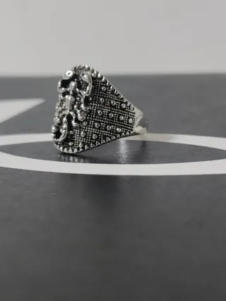 Anello uomo con scorpione
