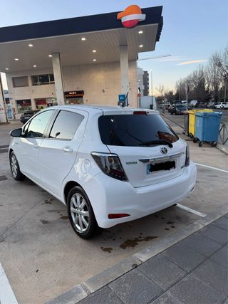 Toyota Yaris 2014 hybrid