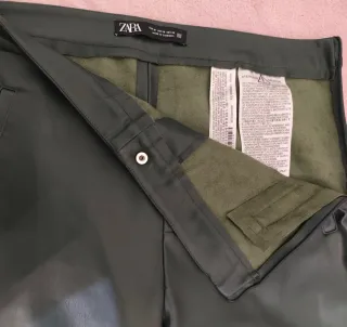 Pantalón polipiel Zara Talla M Verde Oscuro
