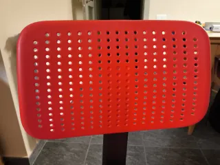 Silla de escritorio naranja y negra