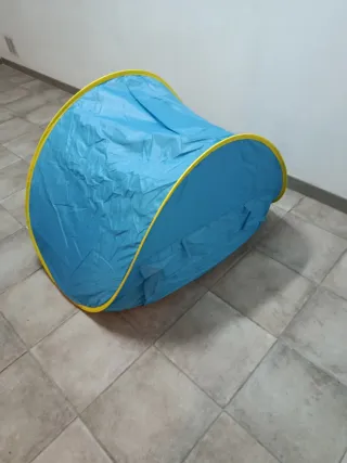 Tienda de campaña playa azul y amarilla