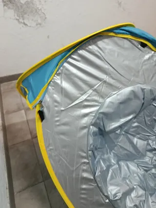 Tienda de campaña playa azul y amarilla