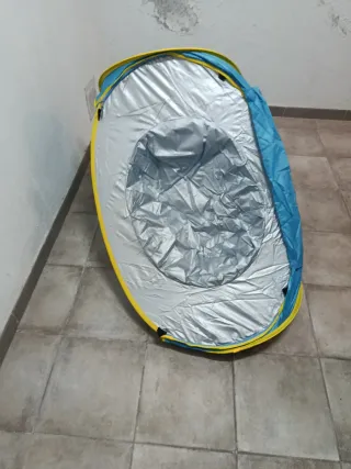 Tienda de campaña playa azul y amarilla