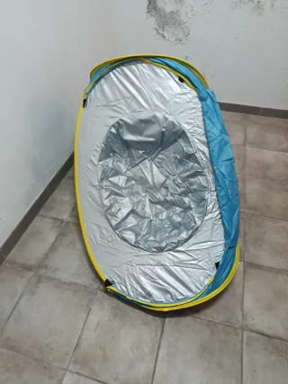 Tienda de campaña playa azul y amarilla