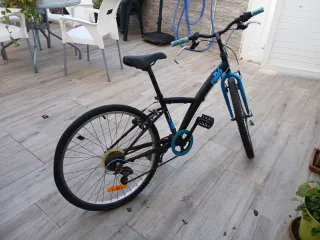 Bicicleta Urbana Negra y Azul