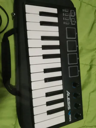 Controlador MIDI Alesis Vmini