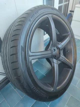 Llanta 225/40 R18 Carbono