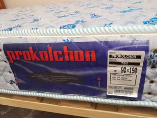 Dormitorio 2 camas, mesita y escritorio