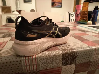 Zapatillas ASICS GEL-KAYANO 31.