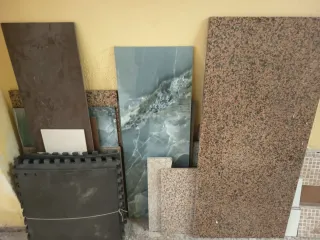 Placas de material decorativas