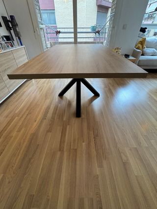 Mesa de comedor de madera