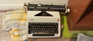 Máquina de escribir Olympia