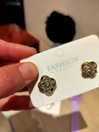 Pendientes Nudo Dorado con Circonitas