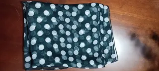 Pañuelo de lunares negro y blanco