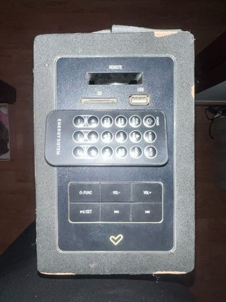 Torre de Sonido Negra y Plateada