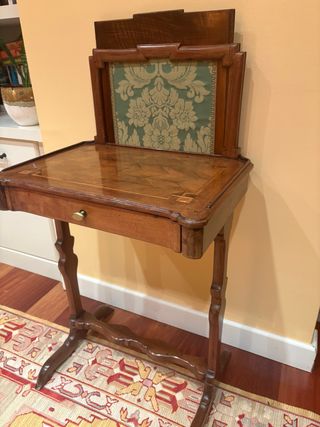 Antiguo escritorio francés portátil de chinenea