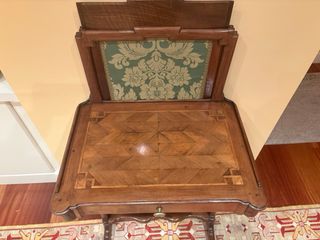 Antiguo escritorio francés portátil de chinenea