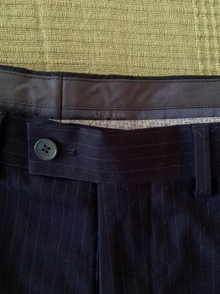 Traje azul marino con rayas. Talla 54 traje (L-XL)