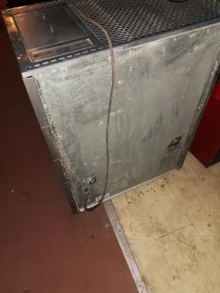 Stufa a pellet blu e argento