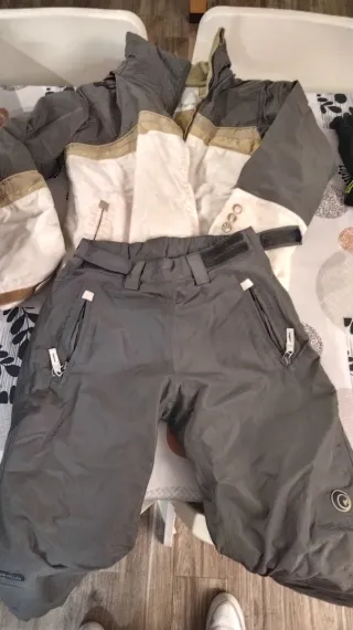 Traje de Nieve Gris y Blanco talla 36