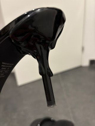 Sandalias tacón negras finas de diseño