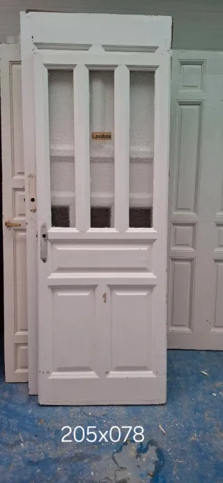 Puerta antigua madera y cristal