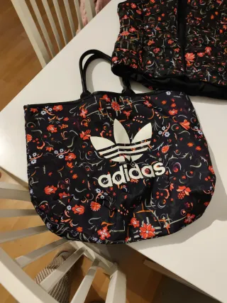 Chaleco talla M y bolso Adidas estampado floral