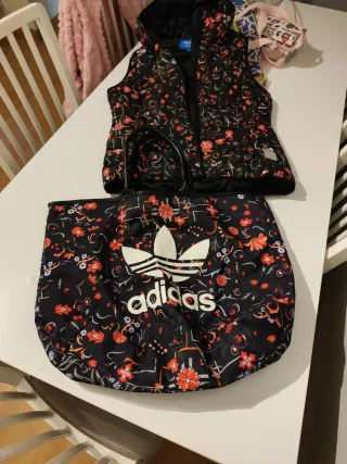 Chaleco talla M y bolso Adidas estampado floral