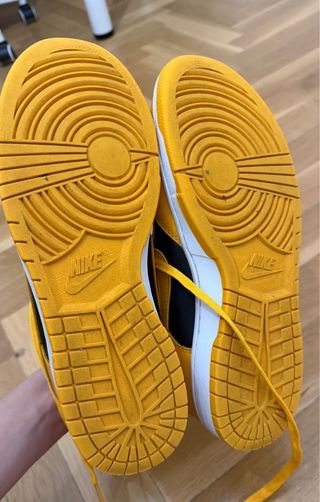 Nike Dunk Low Amarillo y Negro