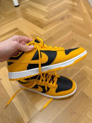 Nike Dunk Low Amarillo y Negro