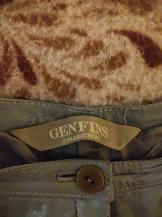 Pantalón de piel azul claro