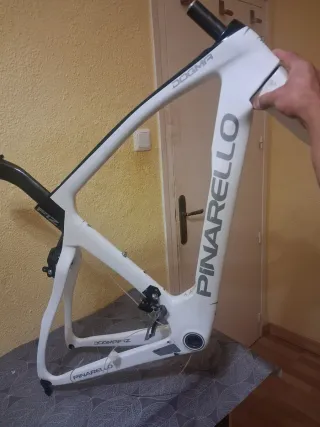 Cuadro Pinarello Dogma con horquilla y frenos
