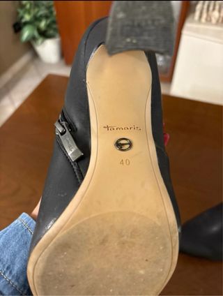 Stivaletti Tamaris neri punta tonda tacco