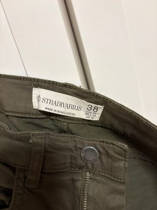 Pantalón verde Stradivarius