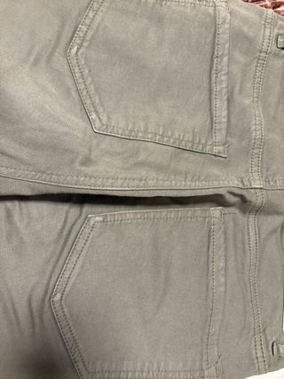 Pantalón verde Stradivarius