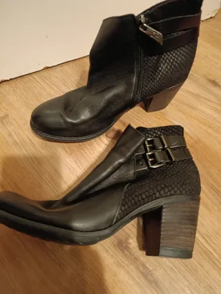 Botines de piel negros
