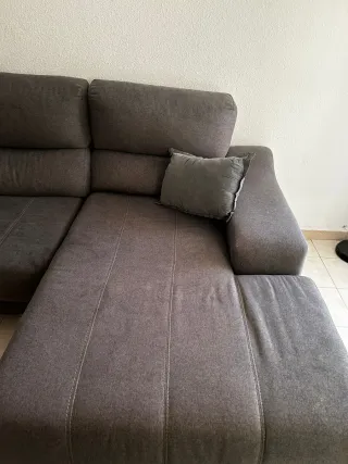 Sofá chaise longue gris tela