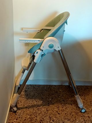 Trona evolutiva plegable con ruedas