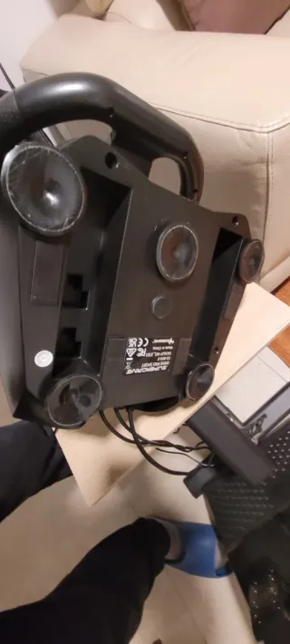 Volante PS4 con pedali e cambio