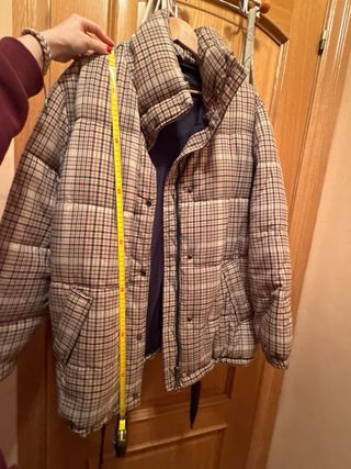 Anorak acolchado cuadros Bershka